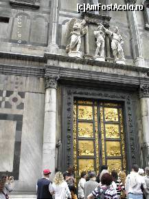 [P36] Intrarea în Battistero di San Giovanni » foto by Costi
 - 
<span class="allrVoted glyphicon glyphicon-heart hidden" id="av46753"></span>
<a class="m-l-10 hidden" id="sv46753" onclick="voting_Foto_DelVot(,46753,1230)" role="button">șterge vot <span class="glyphicon glyphicon-remove"></span></a>
<a id="v946753" class=" c-red"  onclick="voting_Foto_SetVot(46753)" role="button"><span class="glyphicon glyphicon-heart-empty"></span> <b>LIKE</b> = Votează poza</a> <img class="hidden"  id="f46753W9" src="/imagini/loader.gif" border="0" /><span class="AjErrMes hidden" id="e46753ErM"></span>