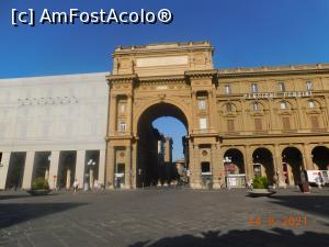 [P36] Piazza della Republica » foto by irinad
 - 
<span class="allrVoted glyphicon glyphicon-heart hidden" id="av1257632"></span>
<a class="m-l-10 hidden" id="sv1257632" onclick="voting_Foto_DelVot(,1257632,1230)" role="button">șterge vot <span class="glyphicon glyphicon-remove"></span></a>
<a id="v91257632" class=" c-red"  onclick="voting_Foto_SetVot(1257632)" role="button"><span class="glyphicon glyphicon-heart-empty"></span> <b>LIKE</b> = Votează poza</a> <img class="hidden"  id="f1257632W9" src="/imagini/loader.gif" border="0" /><span class="AjErrMes hidden" id="e1257632ErM"></span>