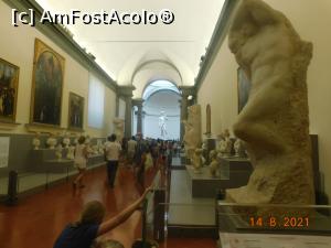 [P41] Holul principal al Gallerie dell'Accademia cu David în capăt şi "prizonierii neterminaţi" pe margini » foto by irinad
 - 
<span class="allrVoted glyphicon glyphicon-heart hidden" id="av1257637"></span>
<a class="m-l-10 hidden" id="sv1257637" onclick="voting_Foto_DelVot(,1257637,1230)" role="button">șterge vot <span class="glyphicon glyphicon-remove"></span></a>
<a id="v91257637" class=" c-red"  onclick="voting_Foto_SetVot(1257637)" role="button"><span class="glyphicon glyphicon-heart-empty"></span> <b>LIKE</b> = Votează poza</a> <img class="hidden"  id="f1257637W9" src="/imagini/loader.gif" border="0" /><span class="AjErrMes hidden" id="e1257637ErM"></span>