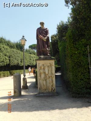 [P16] Giardini di Boboli, un dac » foto by irinad
 - 
<span class="allrVoted glyphicon glyphicon-heart hidden" id="av1259095"></span>
<a class="m-l-10 hidden" id="sv1259095" onclick="voting_Foto_DelVot(,1259095,1230)" role="button">șterge vot <span class="glyphicon glyphicon-remove"></span></a>
<a id="v91259095" class=" c-red"  onclick="voting_Foto_SetVot(1259095)" role="button"><span class="glyphicon glyphicon-heart-empty"></span> <b>LIKE</b> = Votează poza</a> <img class="hidden"  id="f1259095W9" src="/imagini/loader.gif" border="0" /><span class="AjErrMes hidden" id="e1259095ErM"></span>