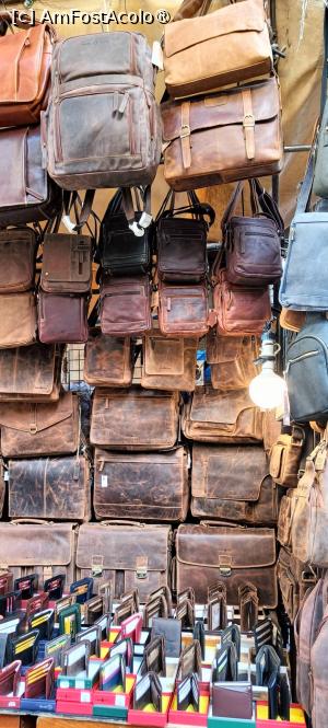 [P25] Produse din piele în Firenze. » foto by tata123 🔱
 - 
<span class="allrVoted glyphicon glyphicon-heart hidden" id="av1502184"></span>
<a class="m-l-10 hidden" id="sv1502184" onclick="voting_Foto_DelVot(,1502184,1230)" role="button">șterge vot <span class="glyphicon glyphicon-remove"></span></a>
<a id="v91502184" class=" c-red"  onclick="voting_Foto_SetVot(1502184)" role="button"><span class="glyphicon glyphicon-heart-empty"></span> <b>LIKE</b> = Votează poza</a> <img class="hidden"  id="f1502184W9" src="/imagini/loader.gif" border="0" /><span class="AjErrMes hidden" id="e1502184ErM"></span>