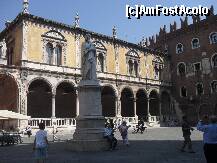 [P49] Statuia poetului Dante,in Piazza Signori » foto by georgiana
 - 
<span class="allrVoted glyphicon glyphicon-heart hidden" id="av261148"></span>
<a class="m-l-10 hidden" id="sv261148" onclick="voting_Foto_DelVot(,261148,1233)" role="button">șterge vot <span class="glyphicon glyphicon-remove"></span></a>
<a id="v9261148" class=" c-red"  onclick="voting_Foto_SetVot(261148)" role="button"><span class="glyphicon glyphicon-heart-empty"></span> <b>LIKE</b> = Votează poza</a> <img class="hidden"  id="f261148W9" src="/imagini/loader.gif" border="0" /><span class="AjErrMes hidden" id="e261148ErM"></span>
