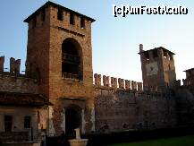 [P22] Castelvecchio - in curtea interioara » foto by BOGDAN DSN
 - 
<span class="allrVoted glyphicon glyphicon-heart hidden" id="av274534"></span>
<a class="m-l-10 hidden" id="sv274534" onclick="voting_Foto_DelVot(,274534,1233)" role="button">șterge vot <span class="glyphicon glyphicon-remove"></span></a>
<a id="v9274534" class=" c-red"  onclick="voting_Foto_SetVot(274534)" role="button"><span class="glyphicon glyphicon-heart-empty"></span> <b>LIKE</b> = Votează poza</a> <img class="hidden"  id="f274534W9" src="/imagini/loader.gif" border="0" /><span class="AjErrMes hidden" id="e274534ErM"></span>