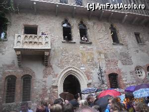 [P14] Italia - Verona, celebrul balcon din Palazzo Capuleti sau Casa a Julietei » foto by Diaura*
 - 
<span class="allrVoted glyphicon glyphicon-heart hidden" id="av371309"></span>
<a class="m-l-10 hidden" id="sv371309" onclick="voting_Foto_DelVot(,371309,1233)" role="button">șterge vot <span class="glyphicon glyphicon-remove"></span></a>
<a id="v9371309" class=" c-red"  onclick="voting_Foto_SetVot(371309)" role="button"><span class="glyphicon glyphicon-heart-empty"></span> <b>LIKE</b> = Votează poza</a> <img class="hidden"  id="f371309W9" src="/imagini/loader.gif" border="0" /><span class="AjErrMes hidden" id="e371309ErM"></span>