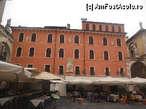 [P20] Italia - Verona - Piazza dei Signori - Palazzo Podesta » foto by Diaura*
 - 
<span class="allrVoted glyphicon glyphicon-heart hidden" id="av371315"></span>
<a class="m-l-10 hidden" id="sv371315" onclick="voting_Foto_DelVot(,371315,1233)" role="button">șterge vot <span class="glyphicon glyphicon-remove"></span></a>
<a id="v9371315" class=" c-red"  onclick="voting_Foto_SetVot(371315)" role="button"><span class="glyphicon glyphicon-heart-empty"></span> <b>LIKE</b> = Votează poza</a> <img class="hidden"  id="f371315W9" src="/imagini/loader.gif" border="0" /><span class="AjErrMes hidden" id="e371315ErM"></span>