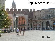 [P08] Verona, portile de intrare-iesire in Piazza Bra' » foto by ileanaxperta*
 - 
<span class="allrVoted glyphicon glyphicon-heart hidden" id="av56682"></span>
<a class="m-l-10 hidden" id="sv56682" onclick="voting_Foto_DelVot(,56682,1233)" role="button">șterge vot <span class="glyphicon glyphicon-remove"></span></a>
<a id="v956682" class=" c-red"  onclick="voting_Foto_SetVot(56682)" role="button"><span class="glyphicon glyphicon-heart-empty"></span> <b>LIKE</b> = Votează poza</a> <img class="hidden"  id="f56682W9" src="/imagini/loader.gif" border="0" /><span class="AjErrMes hidden" id="e56682ErM"></span>