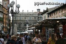 [P09] Piata in Verona in care se vad nelipsitele bazaruri cu suveniruri » foto by santana*
 - 
<span class="allrVoted glyphicon glyphicon-heart hidden" id="av156002"></span>
<a class="m-l-10 hidden" id="sv156002" onclick="voting_Foto_DelVot(,156002,1233)" role="button">șterge vot <span class="glyphicon glyphicon-remove"></span></a>
<a id="v9156002" class=" c-red"  onclick="voting_Foto_SetVot(156002)" role="button"><span class="glyphicon glyphicon-heart-empty"></span> <b>LIKE</b> = Votează poza</a> <img class="hidden"  id="f156002W9" src="/imagini/loader.gif" border="0" /><span class="AjErrMes hidden" id="e156002ErM"></span>
