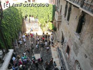 [P11] Casa Julietei cu renumitul balcon » foto by GCC
 - 
<span class="allrVoted glyphicon glyphicon-heart hidden" id="av887183"></span>
<a class="m-l-10 hidden" id="sv887183" onclick="voting_Foto_DelVot(,887183,1233)" role="button">șterge vot <span class="glyphicon glyphicon-remove"></span></a>
<a id="v9887183" class=" c-red"  onclick="voting_Foto_SetVot(887183)" role="button"><span class="glyphicon glyphicon-heart-empty"></span> <b>LIKE</b> = Votează poza</a> <img class="hidden"  id="f887183W9" src="/imagini/loader.gif" border="0" /><span class="AjErrMes hidden" id="e887183ErM"></span>