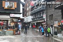 [P01] 'ulitza' din Zermatt » foto by icata24
 - 
<span class="allrVoted glyphicon glyphicon-heart hidden" id="av202932"></span>
<a class="m-l-10 hidden" id="sv202932" onclick="voting_Foto_DelVot(,202932,1236)" role="button">șterge vot <span class="glyphicon glyphicon-remove"></span></a>
<a id="v9202932" class=" c-red"  onclick="voting_Foto_SetVot(202932)" role="button"><span class="glyphicon glyphicon-heart-empty"></span> <b>LIKE</b> = Votează poza</a> <img class="hidden"  id="f202932W9" src="/imagini/loader.gif" border="0" /><span class="AjErrMes hidden" id="e202932ErM"></span>