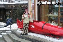 [P02] Ioana, fetita mea, in fata unui bob, expus in fata unui magazin de specialitate din Zermatt » foto by icata24
 - 
<span class="allrVoted glyphicon glyphicon-heart hidden" id="av202933"></span>
<a class="m-l-10 hidden" id="sv202933" onclick="voting_Foto_DelVot(,202933,1236)" role="button">șterge vot <span class="glyphicon glyphicon-remove"></span></a>
<a id="v9202933" class=" c-red"  onclick="voting_Foto_SetVot(202933)" role="button"><span class="glyphicon glyphicon-heart-empty"></span> <b>LIKE</b> = Votează poza</a> <img class="hidden"  id="f202933W9" src="/imagini/loader.gif" border="0" /><span class="AjErrMes hidden" id="e202933ErM"></span>