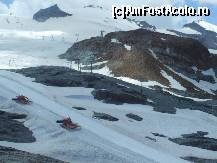 [P12] Zermatt - Spre Klein Matterhorn, utilaje pregatind partia de schi.  » foto by iulianic
 - 
<span class="allrVoted glyphicon glyphicon-heart hidden" id="av372489"></span>
<a class="m-l-10 hidden" id="sv372489" onclick="voting_Foto_DelVot(,372489,1236)" role="button">șterge vot <span class="glyphicon glyphicon-remove"></span></a>
<a id="v9372489" class=" c-red"  onclick="voting_Foto_SetVot(372489)" role="button"><span class="glyphicon glyphicon-heart-empty"></span> <b>LIKE</b> = Votează poza</a> <img class="hidden"  id="f372489W9" src="/imagini/loader.gif" border="0" /><span class="AjErrMes hidden" id="e372489ErM"></span>