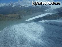 [P14] Zermatt - Ghetarul Theodul mai jos de Klein Matterhorn.  » foto by iulianic
 - 
<span class="allrVoted glyphicon glyphicon-heart hidden" id="av372496"></span>
<a class="m-l-10 hidden" id="sv372496" onclick="voting_Foto_DelVot(,372496,1236)" role="button">șterge vot <span class="glyphicon glyphicon-remove"></span></a>
<a id="v9372496" class=" c-red"  onclick="voting_Foto_SetVot(372496)" role="button"><span class="glyphicon glyphicon-heart-empty"></span> <b>LIKE</b> = Votează poza</a> <img class="hidden"  id="f372496W9" src="/imagini/loader.gif" border="0" /><span class="AjErrMes hidden" id="e372496ErM"></span>