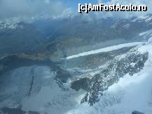 [P21] Zermatt - Valea si ghetarul Theodul mai jos de Klein Matterhorn.  » foto by iulianic
 - 
<span class="allrVoted glyphicon glyphicon-heart hidden" id="av372519"></span>
<a class="m-l-10 hidden" id="sv372519" onclick="voting_Foto_DelVot(,372519,1236)" role="button">șterge vot <span class="glyphicon glyphicon-remove"></span></a>
<a id="v9372519" class=" c-red"  onclick="voting_Foto_SetVot(372519)" role="button"><span class="glyphicon glyphicon-heart-empty"></span> <b>LIKE</b> = Votează poza</a> <img class="hidden"  id="f372519W9" src="/imagini/loader.gif" border="0" /><span class="AjErrMes hidden" id="e372519ErM"></span>