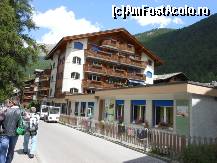 [P31] Zermatt - Pe stradutele statiunii, printre hoteluri si magazine.  » foto by iulianic
 - 
<span class="allrVoted glyphicon glyphicon-heart hidden" id="av372542"></span>
<a class="m-l-10 hidden" id="sv372542" onclick="voting_Foto_DelVot(,372542,1236)" role="button">șterge vot <span class="glyphicon glyphicon-remove"></span></a>
<a id="v9372542" class=" c-red"  onclick="voting_Foto_SetVot(372542)" role="button"><span class="glyphicon glyphicon-heart-empty"></span> <b>LIKE</b> = Votează poza</a> <img class="hidden"  id="f372542W9" src="/imagini/loader.gif" border="0" /><span class="AjErrMes hidden" id="e372542ErM"></span>