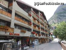 [P35] Zermatt - Hoteluri si flori in armonie elvetiana.  » foto by iulianic
 - 
<span class="allrVoted glyphicon glyphicon-heart hidden" id="av372549"></span>
<a class="m-l-10 hidden" id="sv372549" onclick="voting_Foto_DelVot(,372549,1236)" role="button">șterge vot <span class="glyphicon glyphicon-remove"></span></a>
<a id="v9372549" class=" c-red"  onclick="voting_Foto_SetVot(372549)" role="button"><span class="glyphicon glyphicon-heart-empty"></span> <b>LIKE</b> = Votează poza</a> <img class="hidden"  id="f372549W9" src="/imagini/loader.gif" border="0" /><span class="AjErrMes hidden" id="e372549ErM"></span>