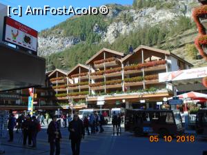 [P03] Zona centrală din Zermatt și taxiuri electrice » foto by Mitica49
 - 
<span class="allrVoted glyphicon glyphicon-heart hidden" id="av1023663"></span>
<a class="m-l-10 hidden" id="sv1023663" onclick="voting_Foto_DelVot(,1023663,1236)" role="button">șterge vot <span class="glyphicon glyphicon-remove"></span></a>
<a id="v91023663" class=" c-red"  onclick="voting_Foto_SetVot(1023663)" role="button"><span class="glyphicon glyphicon-heart-empty"></span> <b>LIKE</b> = Votează poza</a> <img class="hidden"  id="f1023663W9" src="/imagini/loader.gif" border="0" /><span class="AjErrMes hidden" id="e1023663ErM"></span>