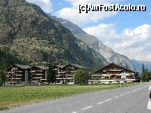 [P01] In Tasch, poarta de intrare spre zona statiunii Zermatt » foto by ileanaxperta*
 - 
<span class="allrVoted glyphicon glyphicon-heart hidden" id="av299817"></span>
<a class="m-l-10 hidden" id="sv299817" onclick="voting_Foto_DelVot(,299817,1236)" role="button">șterge vot <span class="glyphicon glyphicon-remove"></span></a>
<a id="v9299817" class=" c-red"  onclick="voting_Foto_SetVot(299817)" role="button"><span class="glyphicon glyphicon-heart-empty"></span> <b>LIKE</b> = Votează poza</a> <img class="hidden"  id="f299817W9" src="/imagini/loader.gif" border="0" /><span class="AjErrMes hidden" id="e299817ErM"></span>