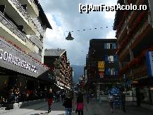 [P10] La plimbare prin statiunea Zermatt, pe strada principala » foto by ileanaxperta*
 - 
<span class="allrVoted glyphicon glyphicon-heart hidden" id="av299827"></span>
<a class="m-l-10 hidden" id="sv299827" onclick="voting_Foto_DelVot(,299827,1236)" role="button">șterge vot <span class="glyphicon glyphicon-remove"></span></a>
<a id="v9299827" class=" c-red"  onclick="voting_Foto_SetVot(299827)" role="button"><span class="glyphicon glyphicon-heart-empty"></span> <b>LIKE</b> = Votează poza</a> <img class="hidden"  id="f299827W9" src="/imagini/loader.gif" border="0" /><span class="AjErrMes hidden" id="e299827ErM"></span>