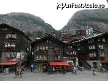[P27] Statiunea Zermatt spre capatul de nord al sau » foto by ileanaxperta*
 - 
<span class="allrVoted glyphicon glyphicon-heart hidden" id="av299845"></span>
<a class="m-l-10 hidden" id="sv299845" onclick="voting_Foto_DelVot(,299845,1236)" role="button">șterge vot <span class="glyphicon glyphicon-remove"></span></a>
<a id="v9299845" class=" c-red"  onclick="voting_Foto_SetVot(299845)" role="button"><span class="glyphicon glyphicon-heart-empty"></span> <b>LIKE</b> = Votează poza</a> <img class="hidden"  id="f299845W9" src="/imagini/loader.gif" border="0" /><span class="AjErrMes hidden" id="e299845ErM"></span>