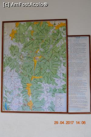 [P13] Trasee montane afisate pe exteriorul pensiunii Anotimpuri pentru informarea turistilor.  » foto by fregata
 - 
<span class="allrVoted glyphicon glyphicon-heart hidden" id="av851040"></span>
<a class="m-l-10 hidden" id="sv851040" onclick="voting_Foto_DelVot(,851040,1255)" role="button">șterge vot <span class="glyphicon glyphicon-remove"></span></a>
<a id="v9851040" class=" c-red"  onclick="voting_Foto_SetVot(851040)" role="button"><span class="glyphicon glyphicon-heart-empty"></span> <b>LIKE</b> = Votează poza</a> <img class="hidden"  id="f851040W9" src="/imagini/loader.gif" border="0" /><span class="AjErrMes hidden" id="e851040ErM"></span>
