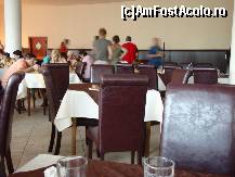 [P43] Restaurant hotel Elena - scaunele confortabile » foto by cdg_003
 - 
<span class="allrVoted glyphicon glyphicon-heart hidden" id="av17292"></span>
<a class="m-l-10 hidden" id="sv17292" onclick="voting_Foto_DelVot(,17292,1259)" role="button">șterge vot <span class="glyphicon glyphicon-remove"></span></a>
<a id="v917292" class=" c-red"  onclick="voting_Foto_SetVot(17292)" role="button"><span class="glyphicon glyphicon-heart-empty"></span> <b>LIKE</b> = Votează poza</a> <img class="hidden"  id="f17292W9" src="/imagini/loader.gif" border="0" /><span class="AjErrMes hidden" id="e17292ErM"></span>