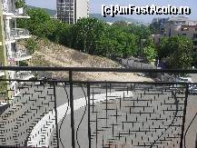 [P52] asta era privelistea din balcon, nicidecum ,,sea view''. Cel din fata, hotelul turn este Shipka. Iar jos se vede terasa de deasupra restaurantului.  » foto by adryana
 - 
<span class="allrVoted glyphicon glyphicon-heart hidden" id="av419647"></span>
<a class="m-l-10 hidden" id="sv419647" onclick="voting_Foto_DelVot(,419647,1259)" role="button">șterge vot <span class="glyphicon glyphicon-remove"></span></a>
<a id="v9419647" class=" c-red"  onclick="voting_Foto_SetVot(419647)" role="button"><span class="glyphicon glyphicon-heart-empty"></span> <b>LIKE</b> = Votează poza</a> <img class="hidden"  id="f419647W9" src="/imagini/loader.gif" border="0" /><span class="AjErrMes hidden" id="e419647ErM"></span>
