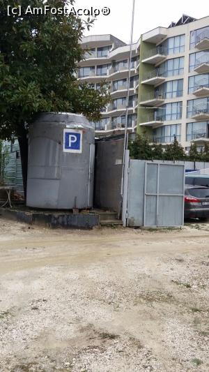 [P03] Parcare platita (10 leva/zi) pazita, cu lacatul pe usa si fara paznic.  » foto by Alex Coman
 - 
<span class="allrVoted glyphicon glyphicon-heart hidden" id="av847593"></span>
<a class="m-l-10 hidden" id="sv847593" onclick="voting_Foto_DelVot(,847593,1259)" role="button">șterge vot <span class="glyphicon glyphicon-remove"></span></a>
<a id="v9847593" class=" c-red"  onclick="voting_Foto_SetVot(847593)" role="button"><span class="glyphicon glyphicon-heart-empty"></span> <b>LIKE</b> = Votează poza</a> <img class="hidden"  id="f847593W9" src="/imagini/loader.gif" border="0" /><span class="AjErrMes hidden" id="e847593ErM"></span>