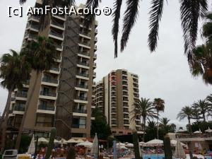 [P05] Vive la Vida - Sol Tenerife - hotelul văzut de la piscină şi camera mea marcată cu roşu » foto by nicole33
 - 
<span class="allrVoted glyphicon glyphicon-heart hidden" id="av933726"></span>
<a class="m-l-10 hidden" id="sv933726" onclick="voting_Foto_DelVot(,933726,1261)" role="button">șterge vot <span class="glyphicon glyphicon-remove"></span></a>
<a id="v9933726" class=" c-red"  onclick="voting_Foto_SetVot(933726)" role="button"><span class="glyphicon glyphicon-heart-empty"></span> <b>LIKE</b> = Votează poza</a> <img class="hidden"  id="f933726W9" src="/imagini/loader.gif" border="0" /><span class="AjErrMes hidden" id="e933726ErM"></span>