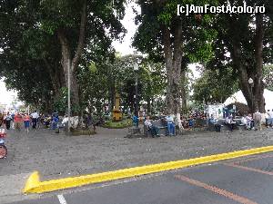 [P03] parcul din centrul Alajuelei. Copacii de pe margine sunt mango » foto by grecudoina
 - 
<span class="allrVoted glyphicon glyphicon-heart hidden" id="av600936"></span>
<a class="m-l-10 hidden" id="sv600936" onclick="voting_Foto_DelVot(,600936,1272)" role="button">șterge vot <span class="glyphicon glyphicon-remove"></span></a>
<a id="v9600936" class=" c-red"  onclick="voting_Foto_SetVot(600936)" role="button"><span class="glyphicon glyphicon-heart-empty"></span> <b>LIKE</b> = Votează poza</a> <img class="hidden"  id="f600936W9" src="/imagini/loader.gif" border="0" /><span class="AjErrMes hidden" id="e600936ErM"></span>