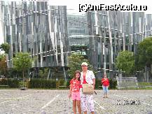 [P02] Cladirea din sticla, parca intr-o rana (parte)...din Budapesta...stie cineva ce reprezinta?... » foto by ileanaxperta*
 - 
<span class="allrVoted glyphicon glyphicon-heart hidden" id="av31200"></span>
<a class="m-l-10 hidden" id="sv31200" onclick="voting_Foto_DelVot(,31200,1275)" role="button">șterge vot <span class="glyphicon glyphicon-remove"></span></a>
<a id="v931200" class=" c-red"  onclick="voting_Foto_SetVot(31200)" role="button"><span class="glyphicon glyphicon-heart-empty"></span> <b>LIKE</b> = Votează poza</a> <img class="hidden"  id="f31200W9" src="/imagini/loader.gif" border="0" /><span class="AjErrMes hidden" id="e31200ErM"></span>