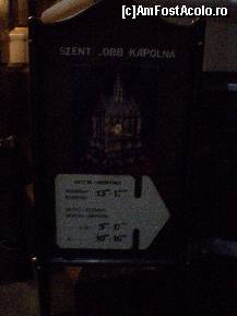 [P25] In interiorul Basilicii Sf Stefan - indicatorul spre racla unde este mana mumificata a lui Stefan. » foto by presario
 - 
<span class="allrVoted glyphicon glyphicon-heart hidden" id="av141926"></span>
<a class="m-l-10 hidden" id="sv141926" onclick="voting_Foto_DelVot(,141926,1275)" role="button">șterge vot <span class="glyphicon glyphicon-remove"></span></a>
<a id="v9141926" class=" c-red"  onclick="voting_Foto_SetVot(141926)" role="button"><span class="glyphicon glyphicon-heart-empty"></span> <b>LIKE</b> = Votează poza</a> <img class="hidden"  id="f141926W9" src="/imagini/loader.gif" border="0" /><span class="AjErrMes hidden" id="e141926ErM"></span>