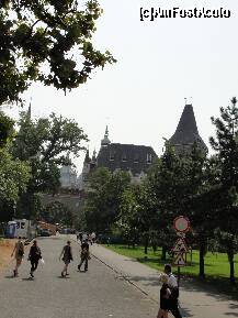 [P18] Castelul Huniazilor, vazut printre copaci, din mers » foto by dananecula*
 - 
<span class="allrVoted glyphicon glyphicon-heart hidden" id="av130073"></span>
<a class="m-l-10 hidden" id="sv130073" onclick="voting_Foto_DelVot(,130073,1275)" role="button">șterge vot <span class="glyphicon glyphicon-remove"></span></a>
<a id="v9130073" class=" c-red"  onclick="voting_Foto_SetVot(130073)" role="button"><span class="glyphicon glyphicon-heart-empty"></span> <b>LIKE</b> = Votează poza</a> <img class="hidden"  id="f130073W9" src="/imagini/loader.gif" border="0" /><span class="AjErrMes hidden" id="e130073ErM"></span>