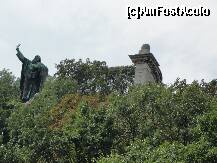 [P23] Statuia lui Gellert ce troneaza impunatoare sus pe deal » foto by dananecula*
 - 
<span class="allrVoted glyphicon glyphicon-heart hidden" id="av130078"></span>
<a class="m-l-10 hidden" id="sv130078" onclick="voting_Foto_DelVot(,130078,1275)" role="button">șterge vot <span class="glyphicon glyphicon-remove"></span></a>
<a id="v9130078" class=" c-red"  onclick="voting_Foto_SetVot(130078)" role="button"><span class="glyphicon glyphicon-heart-empty"></span> <b>LIKE</b> = Votează poza</a> <img class="hidden"  id="f130078W9" src="/imagini/loader.gif" border="0" /><span class="AjErrMes hidden" id="e130078ErM"></span>