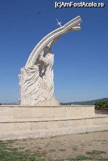 [P15] Monumentul Încoronării Sfântului Ştefan, de lângă Bazilica din Esztergom » foto by Costi
 - 
<span class="allrVoted glyphicon glyphicon-heart hidden" id="av28977"></span>
<a class="m-l-10 hidden" id="sv28977" onclick="voting_Foto_DelVot(,28977,1275)" role="button">șterge vot <span class="glyphicon glyphicon-remove"></span></a>
<a id="v928977" class=" c-red"  onclick="voting_Foto_SetVot(28977)" role="button"><span class="glyphicon glyphicon-heart-empty"></span> <b>LIKE</b> = Votează poza</a> <img class="hidden"  id="f28977W9" src="/imagini/loader.gif" border="0" /><span class="AjErrMes hidden" id="e28977ErM"></span>