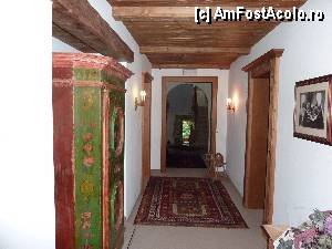 [P05] Holul pe etaj, ornat cu mobilier din lemn pictat si obiecte de artizanat » foto by RoF*
 - 
<span class="allrVoted glyphicon glyphicon-heart hidden" id="av376367"></span>
<a class="m-l-10 hidden" id="sv376367" onclick="voting_Foto_DelVot(,376367,1290)" role="button">șterge vot <span class="glyphicon glyphicon-remove"></span></a>
<a id="v9376367" class=" c-red"  onclick="voting_Foto_SetVot(376367)" role="button"><span class="glyphicon glyphicon-heart-empty"></span> <b>LIKE</b> = Votează poza</a> <img class="hidden"  id="f376367W9" src="/imagini/loader.gif" border="0" /><span class="AjErrMes hidden" id="e376367ErM"></span>