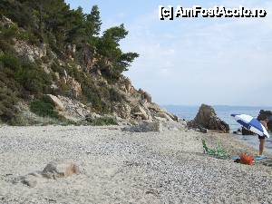 [P03] Am gasit si Fava beach, este imediat urmatoarea dupa Karidi beach, dar nu sunt indicatoare catre ea, este doar un indicator albastru pe care scrie cu alb ΑΔΙΈΞΟΔΟ = deadlock, adica se termina drumul ca acolo e parcarea, iar intrarea pe plaja este mica, un drum ingust de mers cativa pasi pe jos. » foto by Mukallita
 - 
<span class="allrVoted glyphicon glyphicon-heart hidden" id="av435179"></span>
<a class="m-l-10 hidden" id="sv435179" onclick="voting_Foto_DelVot(,435179,1423)" role="button">șterge vot <span class="glyphicon glyphicon-remove"></span></a>
<a id="v9435179" class=" c-red"  onclick="voting_Foto_SetVot(435179)" role="button"><span class="glyphicon glyphicon-heart-empty"></span> <b>LIKE</b> = Votează poza</a> <img class="hidden"  id="f435179W9" src="/imagini/loader.gif" border="0" /><span class="AjErrMes hidden" id="e435179ErM"></span>