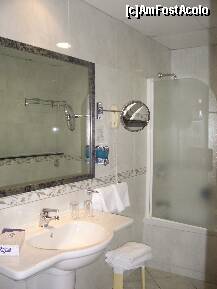 [P06] Hotelul Solana, camera 1403, baia » foto by ancamariagadea*
 - 
<span class="allrVoted glyphicon glyphicon-heart hidden" id="av152482"></span>
<a class="m-l-10 hidden" id="sv152482" onclick="voting_Foto_DelVot(,152482,1561)" role="button">șterge vot <span class="glyphicon glyphicon-remove"></span></a>
<a id="v9152482" class=" c-red"  onclick="voting_Foto_SetVot(152482)" role="button"><span class="glyphicon glyphicon-heart-empty"></span> <b>LIKE</b> = Votează poza</a> <img class="hidden"  id="f152482W9" src="/imagini/loader.gif" border="0" /><span class="AjErrMes hidden" id="e152482ErM"></span>