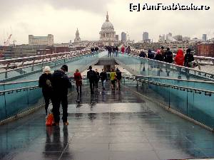 [P13] Millenium Bridge » foto by Rusalka
 - 
<span class="allrVoted glyphicon glyphicon-heart hidden" id="av546859"></span>
<a class="m-l-10 hidden" id="sv546859" onclick="voting_Foto_DelVot(,546859,1570)" role="button">șterge vot <span class="glyphicon glyphicon-remove"></span></a>
<a id="v9546859" class=" c-red"  onclick="voting_Foto_SetVot(546859)" role="button"><span class="glyphicon glyphicon-heart-empty"></span> <b>LIKE</b> = Votează poza</a> <img class="hidden"  id="f546859W9" src="/imagini/loader.gif" border="0" /><span class="AjErrMes hidden" id="e546859ErM"></span>