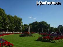 [P21] Imagine din fata Palatului Buckingham » foto by artistul_18
 - 
<span class="allrVoted glyphicon glyphicon-heart hidden" id="av153741"></span>
<a class="m-l-10 hidden" id="sv153741" onclick="voting_Foto_DelVot(,153741,1570)" role="button">șterge vot <span class="glyphicon glyphicon-remove"></span></a>
<a id="v9153741" class=" c-red"  onclick="voting_Foto_SetVot(153741)" role="button"><span class="glyphicon glyphicon-heart-empty"></span> <b>LIKE</b> = Votează poza</a> <img class="hidden"  id="f153741W9" src="/imagini/loader.gif" border="0" /><span class="AjErrMes hidden" id="e153741ErM"></span>