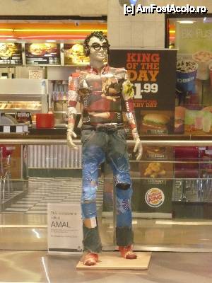 [P13] o statuie in Wood Green Mall- mie mi-a placut » foto by adri-nico
 - 
<span class="allrVoted glyphicon glyphicon-heart hidden" id="av462933"></span>
<a class="m-l-10 hidden" id="sv462933" onclick="voting_Foto_DelVot(,462933,1570)" role="button">șterge vot <span class="glyphicon glyphicon-remove"></span></a>
<a id="v9462933" class=" c-red"  onclick="voting_Foto_SetVot(462933)" role="button"><span class="glyphicon glyphicon-heart-empty"></span> <b>LIKE</b> = Votează poza</a> <img class="hidden"  id="f462933W9" src="/imagini/loader.gif" border="0" /><span class="AjErrMes hidden" id="e462933ErM"></span>
