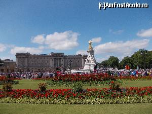 [P06] In fata la Buckingham Palace » foto by marius gaudi*
 - 
<span class="allrVoted glyphicon glyphicon-heart hidden" id="av683347"></span>
<a class="m-l-10 hidden" id="sv683347" onclick="voting_Foto_DelVot(,683347,1570)" role="button">șterge vot <span class="glyphicon glyphicon-remove"></span></a>
<a id="v9683347" class=" c-red"  onclick="voting_Foto_SetVot(683347)" role="button"><span class="glyphicon glyphicon-heart-empty"></span> <b>LIKE</b> = Votează poza</a> <img class="hidden"  id="f683347W9" src="/imagini/loader.gif" border="0" /><span class="AjErrMes hidden" id="e683347ErM"></span>