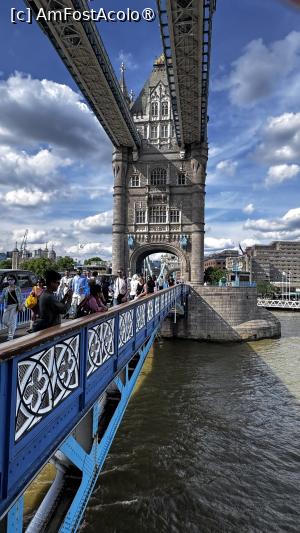 [P02] Tower Bridge » foto by Mika
 - 
<span class="allrVoted glyphicon glyphicon-heart hidden" id="av1488165"></span>
<a class="m-l-10 hidden" id="sv1488165" onclick="voting_Foto_DelVot(,1488165,1570)" role="button">șterge vot <span class="glyphicon glyphicon-remove"></span></a>
<a id="v91488165" class=" c-red"  onclick="voting_Foto_SetVot(1488165)" role="button"><span class="glyphicon glyphicon-heart-empty"></span> <b>LIKE</b> = Votează poza</a> <img class="hidden"  id="f1488165W9" src="/imagini/loader.gif" border="0" /><span class="AjErrMes hidden" id="e1488165ErM"></span>