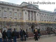 [P63] Buckingham Palace » foto by baypkee
 - 
<span class="allrVoted glyphicon glyphicon-heart hidden" id="av71087"></span>
<a class="m-l-10 hidden" id="sv71087" onclick="voting_Foto_DelVot(,71087,1570)" role="button">șterge vot <span class="glyphicon glyphicon-remove"></span></a>
<a id="v971087" class=" c-red"  onclick="voting_Foto_SetVot(71087)" role="button"><span class="glyphicon glyphicon-heart-empty"></span> <b>LIKE</b> = Votează poza</a> <img class="hidden"  id="f71087W9" src="/imagini/loader.gif" border="0" /><span class="AjErrMes hidden" id="e71087ErM"></span>