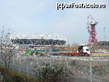 [P19] In stanga stadionul de 80.000 locuri in constructie.
In dreapta un turn donat de un milioner indian ca o contra a turnului Aiffel al Parisului.??? » foto by haiduc
 - 
<span class="allrVoted glyphicon glyphicon-heart hidden" id="av305224"></span>
<a class="m-l-10 hidden" id="sv305224" onclick="voting_Foto_DelVot(,305224,1570)" role="button">șterge vot <span class="glyphicon glyphicon-remove"></span></a>
<a id="v9305224" class=" c-red"  onclick="voting_Foto_SetVot(305224)" role="button"><span class="glyphicon glyphicon-heart-empty"></span> <b>LIKE</b> = Votează poza</a> <img class="hidden"  id="f305224W9" src="/imagini/loader.gif" border="0" /><span class="AjErrMes hidden" id="e305224ErM"></span>