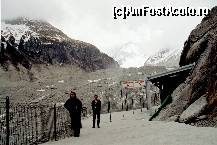 [P01] pe ghetar se vad, in planul indepartat cataratori; in dreapta este muzeul cu minerale si cristale » foto by gushpi
 - 
<span class="allrVoted glyphicon glyphicon-heart hidden" id="av45995"></span>
<a class="m-l-10 hidden" id="sv45995" onclick="voting_Foto_DelVot(,45995,1573)" role="button">șterge vot <span class="glyphicon glyphicon-remove"></span></a>
<a id="v945995" class=" c-red"  onclick="voting_Foto_SetVot(45995)" role="button"><span class="glyphicon glyphicon-heart-empty"></span> <b>LIKE</b> = Votează poza</a> <img class="hidden"  id="f45995W9" src="/imagini/loader.gif" border="0" /><span class="AjErrMes hidden" id="e45995ErM"></span>