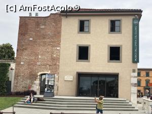 [P20] Pisa - intrarea in muzeu » foto by mishu
 - 
<span class="allrVoted glyphicon glyphicon-heart hidden" id="av1292232"></span>
<a class="m-l-10 hidden" id="sv1292232" onclick="voting_Foto_DelVot(,1292232,1574)" role="button">șterge vot <span class="glyphicon glyphicon-remove"></span></a>
<a id="v91292232" class=" c-red"  onclick="voting_Foto_SetVot(1292232)" role="button"><span class="glyphicon glyphicon-heart-empty"></span> <b>LIKE</b> = Votează poza</a> <img class="hidden"  id="f1292232W9" src="/imagini/loader.gif" border="0" /><span class="AjErrMes hidden" id="e1292232ErM"></span>