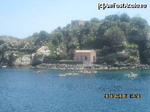 [P13] Taormina- vedere de pe plaja a Isolei Bella, patrimoniu UNESCO.  » foto by olga
 - 
<span class="allrVoted glyphicon glyphicon-heart hidden" id="av620799"></span>
<a class="m-l-10 hidden" id="sv620799" onclick="voting_Foto_DelVot(,620799,1579)" role="button">șterge vot <span class="glyphicon glyphicon-remove"></span></a>
<a id="v9620799" class=" c-red"  onclick="voting_Foto_SetVot(620799)" role="button"><span class="glyphicon glyphicon-heart-empty"></span> <b>LIKE</b> = Votează poza</a> <img class="hidden"  id="f620799W9" src="/imagini/loader.gif" border="0" /><span class="AjErrMes hidden" id="e620799ErM"></span>