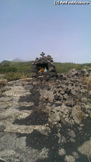 [P19] Etna in depărtare si o bisericuta construită pe. locul unde lava s-a oprit la 2 eruptii diferite » foto by Artana
 - 
<span class="allrVoted glyphicon glyphicon-heart hidden" id="av566435"></span>
<a class="m-l-10 hidden" id="sv566435" onclick="voting_Foto_DelVot(,566435,1579)" role="button">șterge vot <span class="glyphicon glyphicon-remove"></span></a>
<a id="v9566435" class=" c-red"  onclick="voting_Foto_SetVot(566435)" role="button"><span class="glyphicon glyphicon-heart-empty"></span> <b>LIKE</b> = Votează poza</a> <img class="hidden"  id="f566435W9" src="/imagini/loader.gif" border="0" /><span class="AjErrMes hidden" id="e566435ErM"></span>