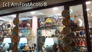 [P09] Vitrină Corso Umberto. » foto by alinafulg
 - 
<span class="allrVoted glyphicon glyphicon-heart hidden" id="av1401215"></span>
<a class="m-l-10 hidden" id="sv1401215" onclick="voting_Foto_DelVot(,1401215,1579)" role="button">șterge vot <span class="glyphicon glyphicon-remove"></span></a>
<a id="v91401215" class=" c-red"  onclick="voting_Foto_SetVot(1401215)" role="button"><span class="glyphicon glyphicon-heart-empty"></span> <b>LIKE</b> = Votează poza</a> <img class="hidden"  id="f1401215W9" src="/imagini/loader.gif" border="0" /><span class="AjErrMes hidden" id="e1401215ErM"></span>