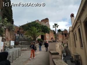 [P21] Spre intrarea la Teatrul antic » foto by Marius 72
 - 
<span class="allrVoted glyphicon glyphicon-heart hidden" id="av1426265"></span>
<a class="m-l-10 hidden" id="sv1426265" onclick="voting_Foto_DelVot(,1426265,1579)" role="button">șterge vot <span class="glyphicon glyphicon-remove"></span></a>
<a id="v91426265" class=" c-red"  onclick="voting_Foto_SetVot(1426265)" role="button"><span class="glyphicon glyphicon-heart-empty"></span> <b>LIKE</b> = Votează poza</a> <img class="hidden"  id="f1426265W9" src="/imagini/loader.gif" border="0" /><span class="AjErrMes hidden" id="e1426265ErM"></span>